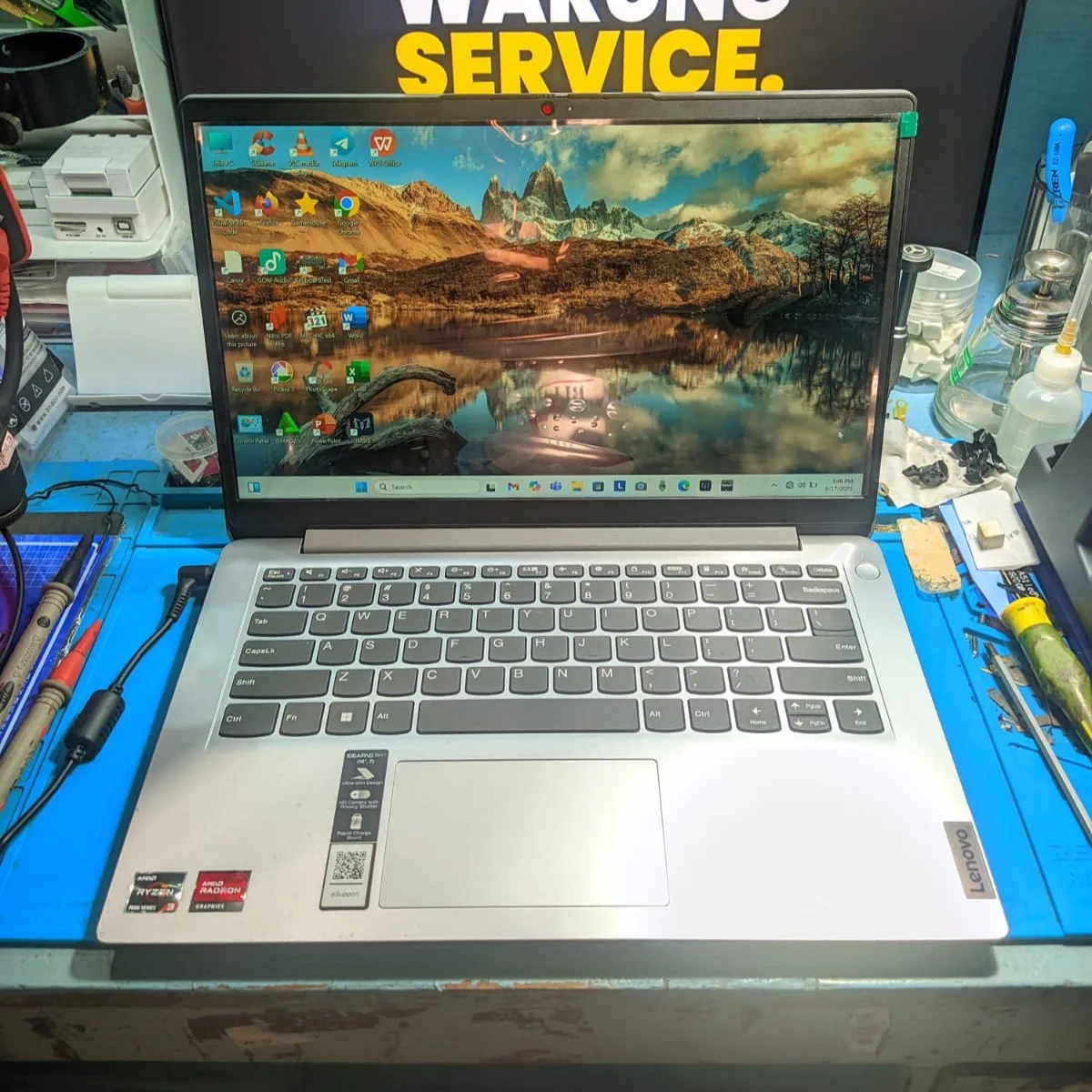 Layar Lenovo IdeaPad 1 1AMN7 Pecah? Segera Perbaiki di Pangkalan Bun!